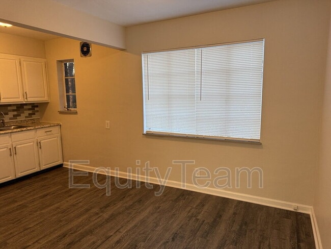 Building Photo - 115 Waverly Ave