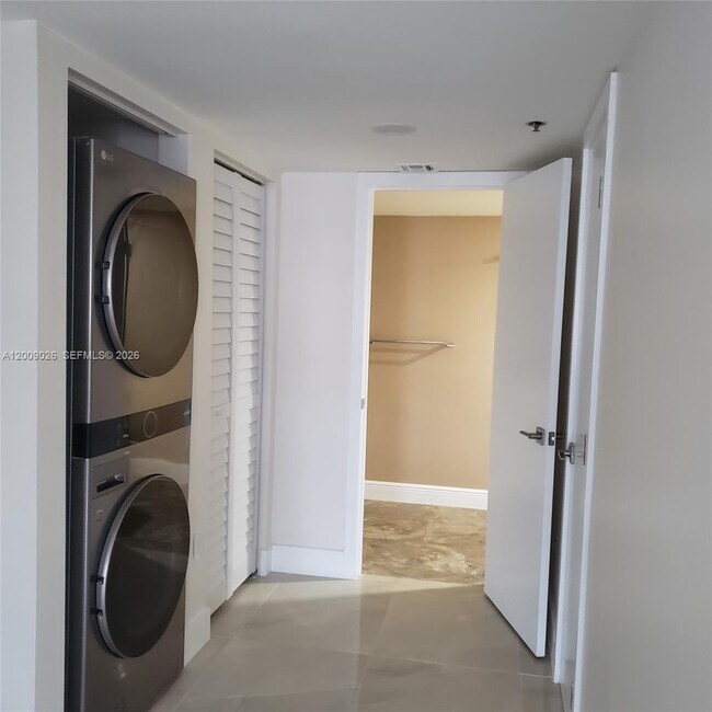 Building Photo - 1201 S Ocean Dr