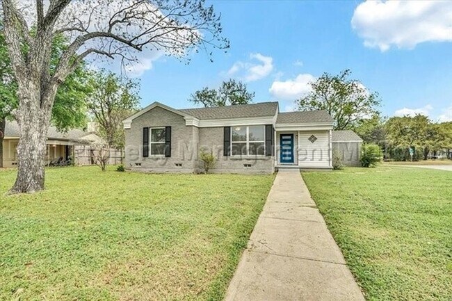 Building Photo - 6400 Greenway Rd