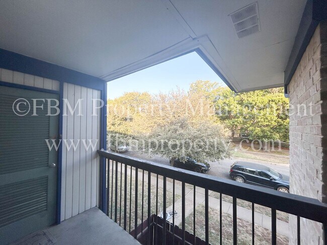 Building Photo - 407 N Preston St