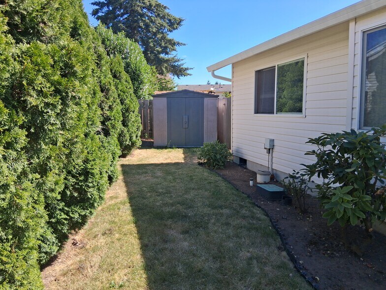 Building Photo - 1633 SE 162nd Ave