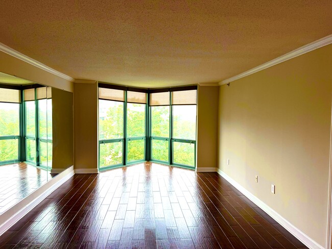 Building Photo - Pharr Court