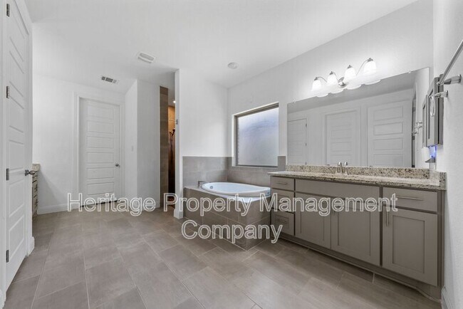 Building Photo - 221 Terramar