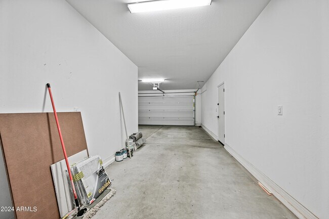 Building Photo - 13360 W Briles Rd