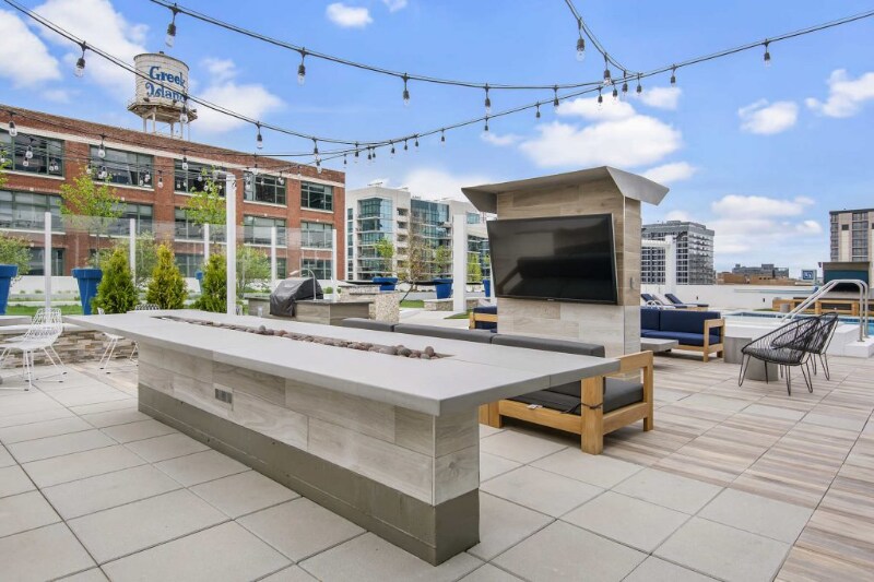 Building Photo - 221 S Halsted St