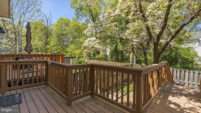 Building Photo - This stunning 3-bedroom, 2-bathroom interior townhome is sure to impress.
