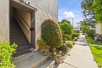 Building Photo - 1444 S Beverly Dr