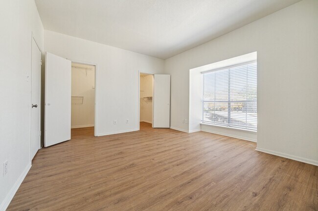 Building Photo - 2100 Tanglewilde St