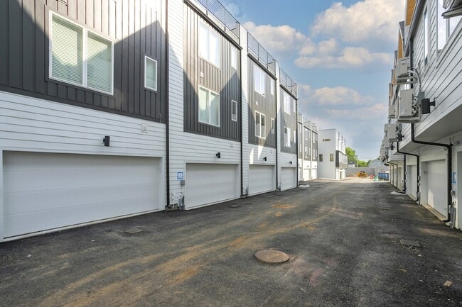 Building Photo - 522 Cliff Cir