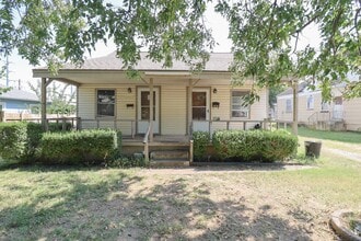 Building Photo - 1 Bedroom Duplex Available Immediately!