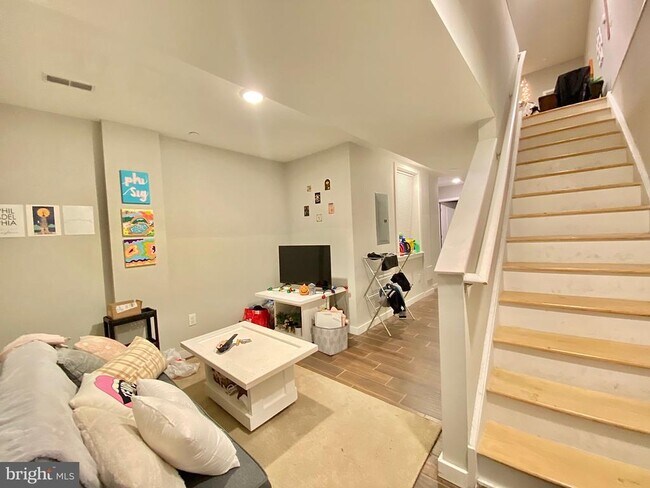 Building Photo - 2020 N Carlisle St