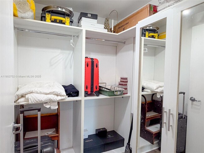 Building Photo - 90 SW 3rd St