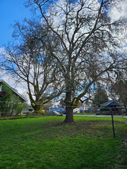 Building Photo - 9206-9210 N John Ave