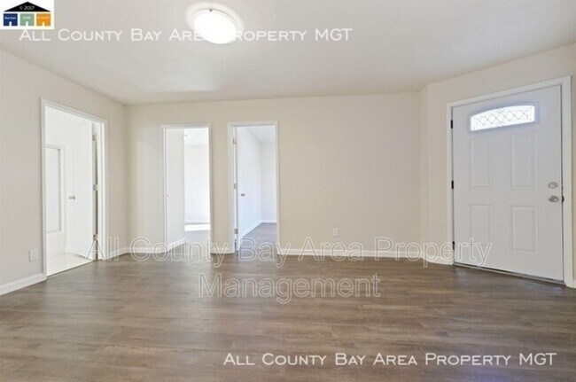 Building Photo - 2462 Taylor Ave