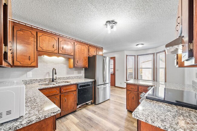 Building Photo - 501 Eysian Rd