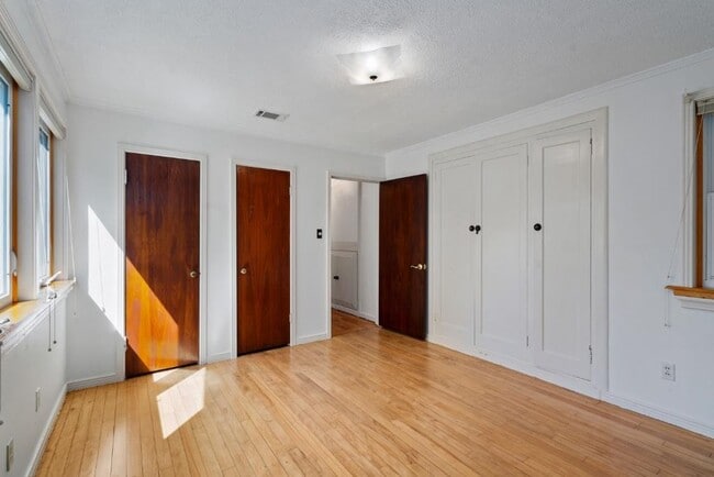Building Photo - 1212 Bentwood Rd