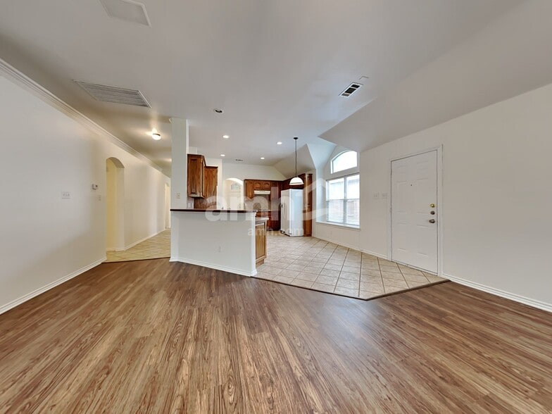 Building Photo - 6308 Fall River Dr