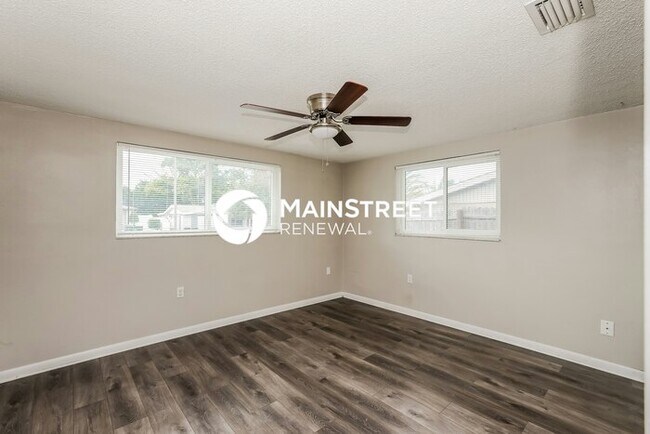 Building Photo - 3 Bedroom Pet-Friendly Home in Port Richey, FL with Main Street Renewal