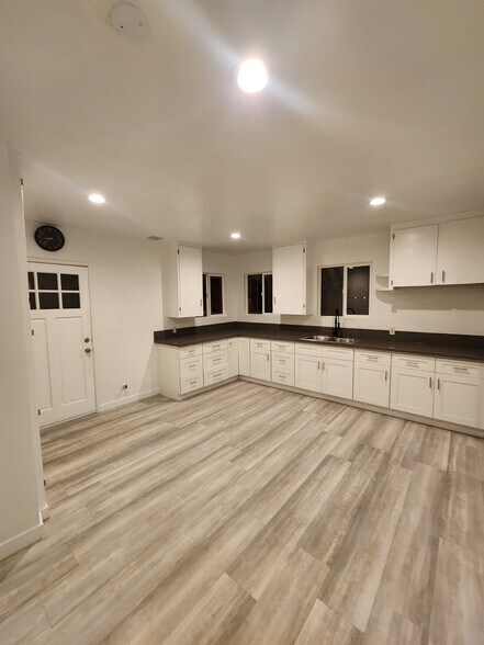 Building Photo - 9642 Bryson Ave