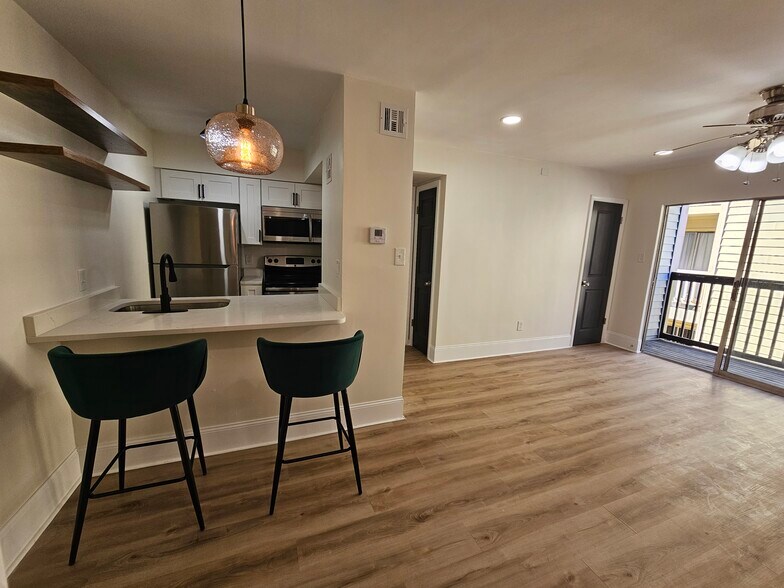 Building Photo - 4833 Zenith St