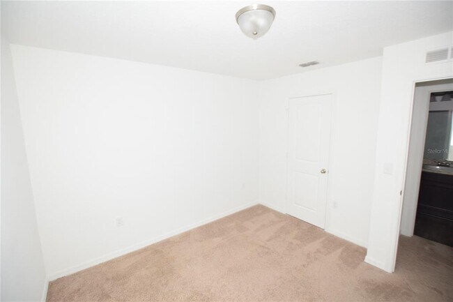 Building Photo - 720 Madison Dr