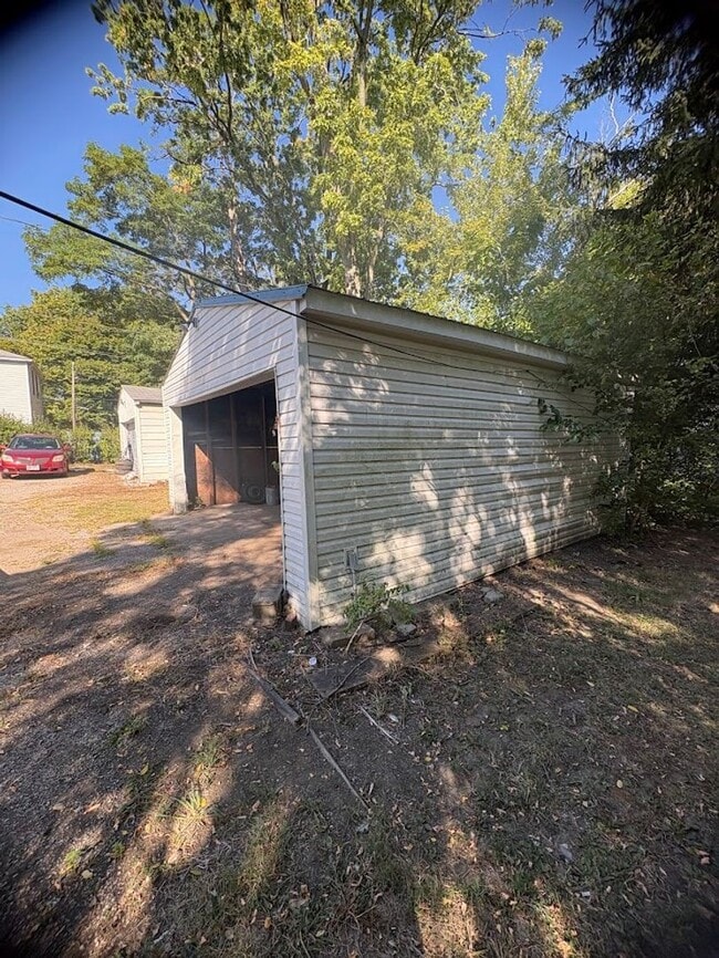 Building Photo - Three bedroom two bathroom home for rent