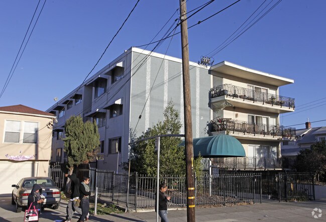 Building Photo - Tang