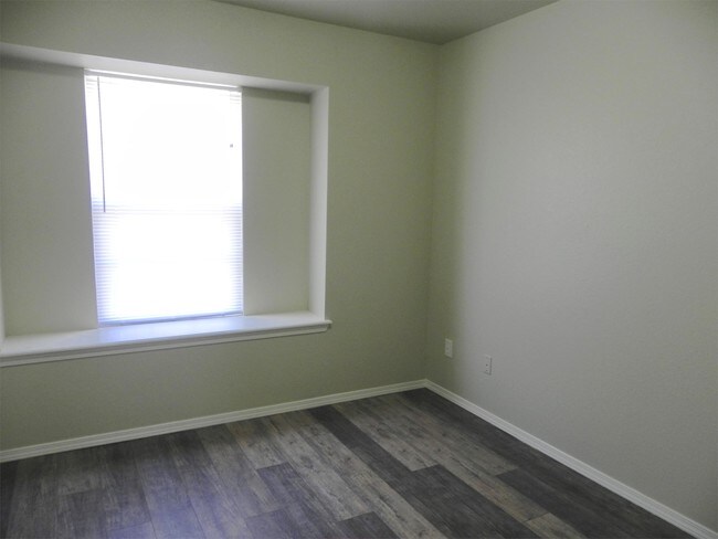 Building Photo - 1011 W 23rd St