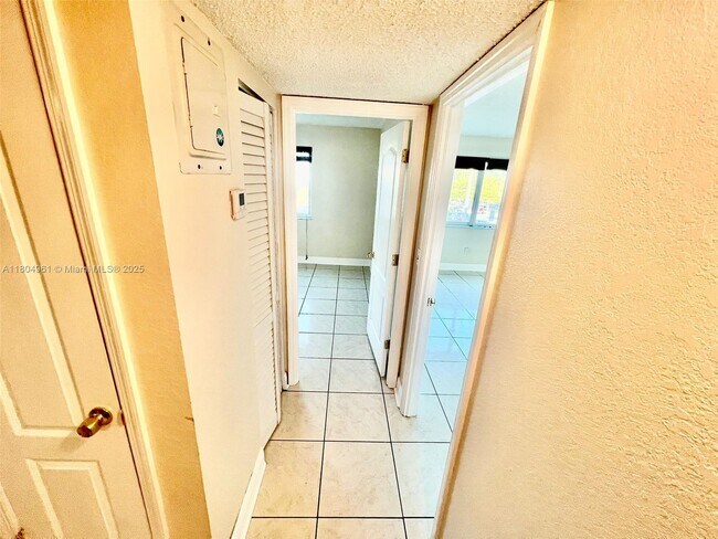 Building Photo - 14830 Naranja Lakes Blvd