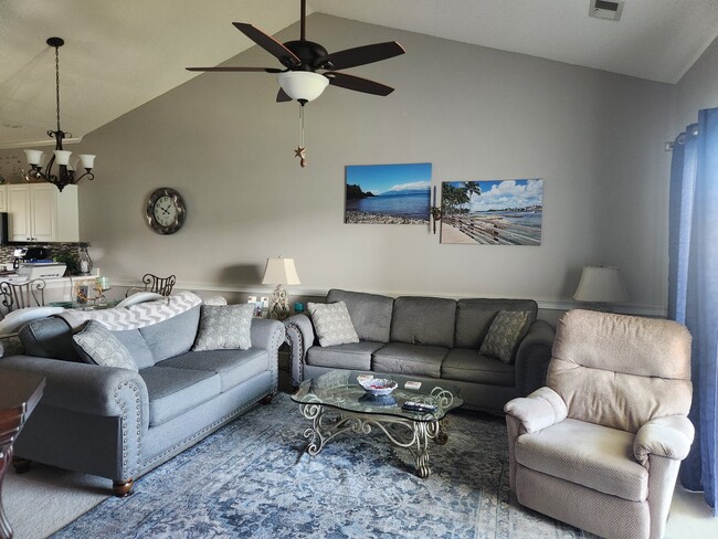 Building Photo - 4830 Carnation Cir