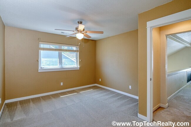 Building Photo - Delightful 3 Bed | 2.5 Bath Townhome | Beaverton | Minutes to Shopping, Dining & Parks | Prime Lo...