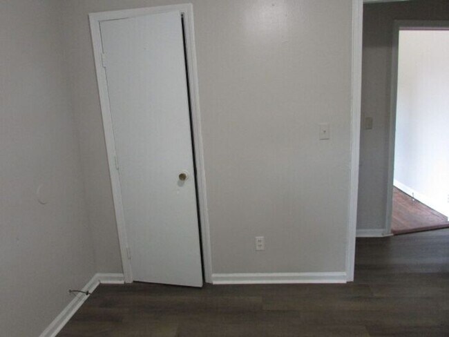 Building Photo - Close to Downtown Sumter