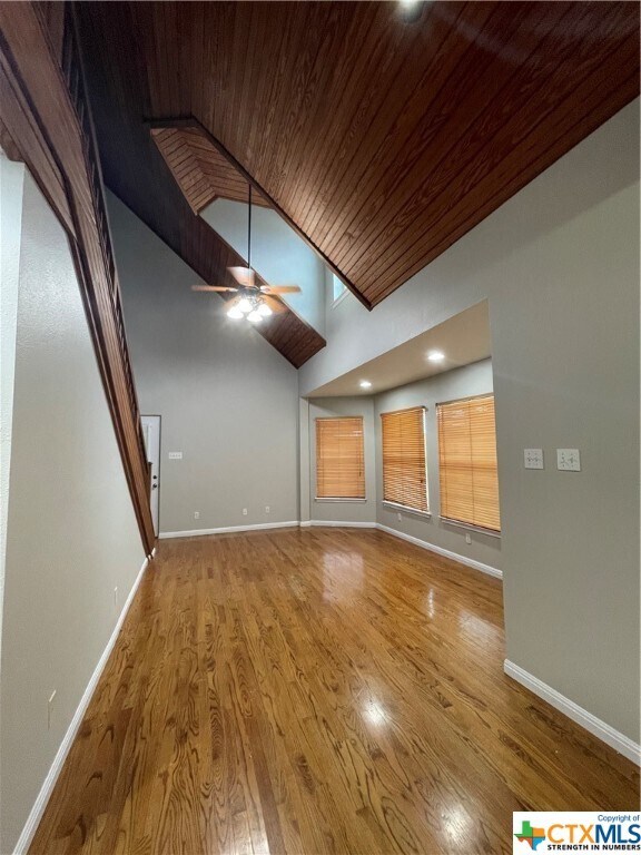 Building Photo - 542 Lonesome-