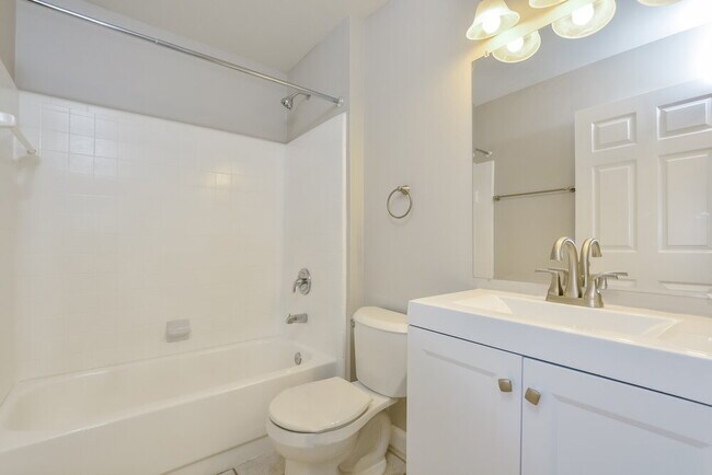 Building Photo - 778 Brightview Dr