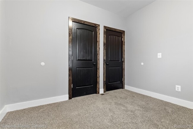 Building Photo - 767 Navahoe St