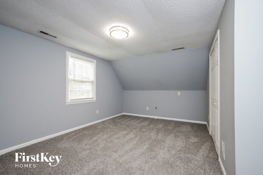 Building Photo - 3808 Spring Branch Dr