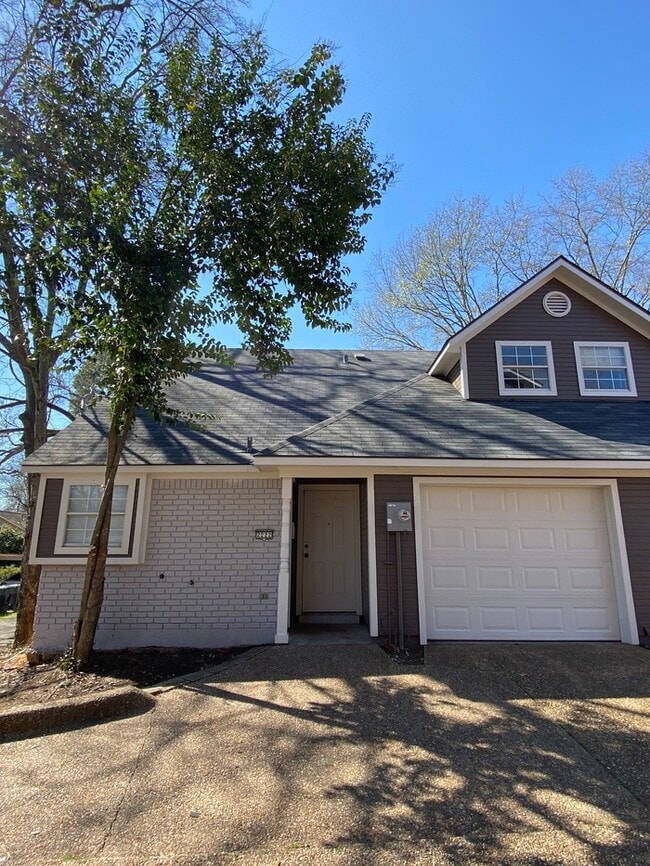 Building Photo - Updated Highland Duplex