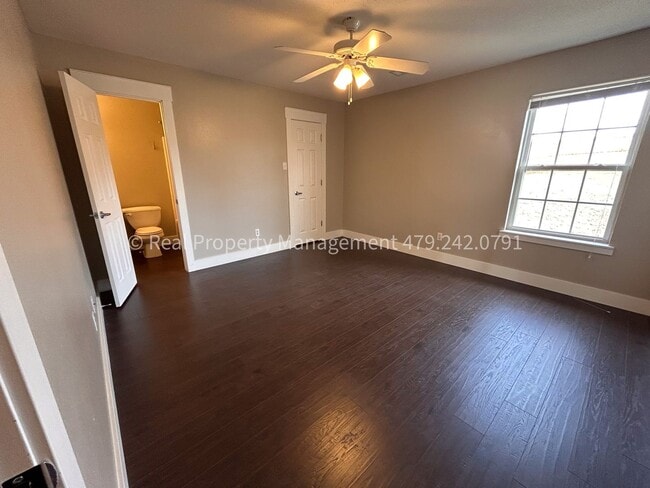 Building Photo - 1662 E Gate Cir