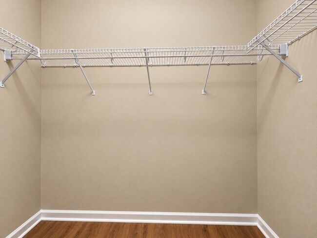 Building Photo - 6107 Blackstone Dr