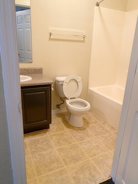 Building Photo - 1308 McCaskill Ave