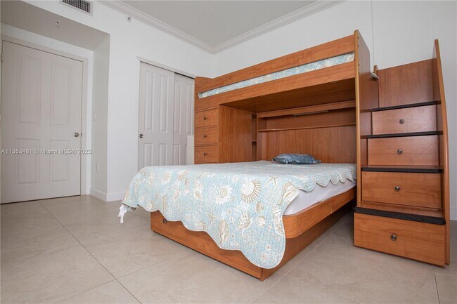 Building Photo - 9172 Collins Ave