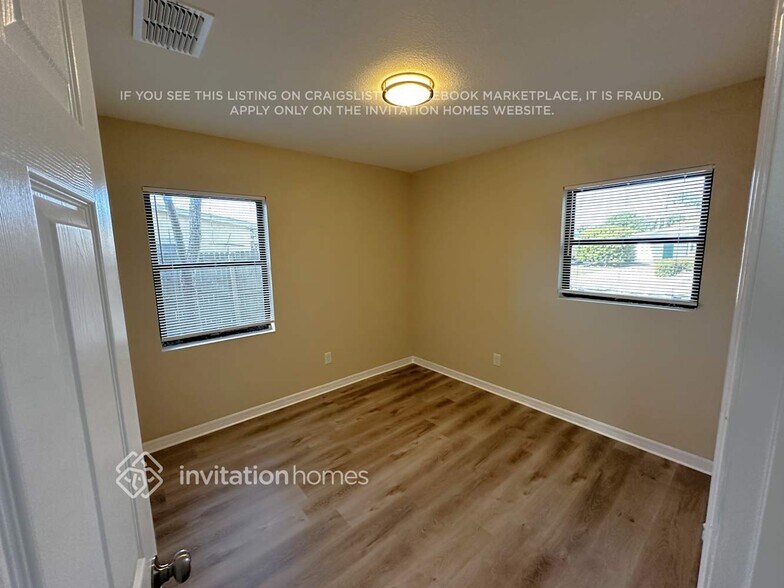 Building Photo - 7537 17th Ln N