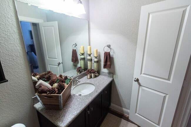 Building Photo - 1605 Brook Glen Dr