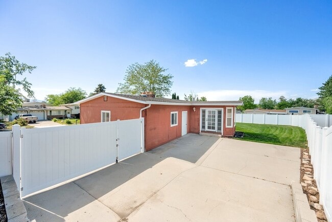 Building Photo - 9325 Quail Hollow Cir