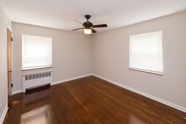 Building Photo - Extra Spacious Top Unit Duplex