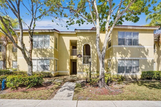 Building Photo - 2BED/1BATH renovated apartment ready to MO...
