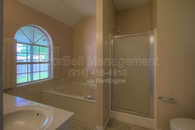 Building Photo - 2520 W Honolulu St