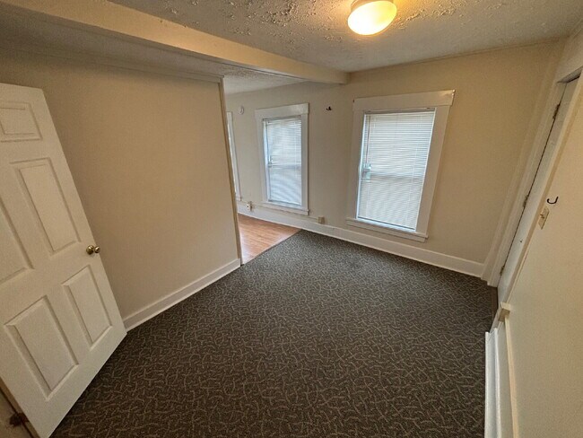 Building Photo - Cozy & Affordable 1BR Apartment with Heat Included – Convenient Sanford Location!