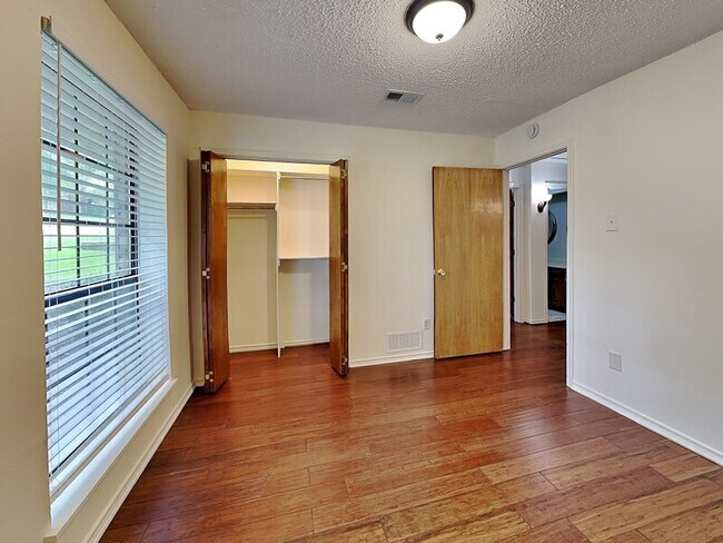 Building Photo - 205 Woodpark Ln