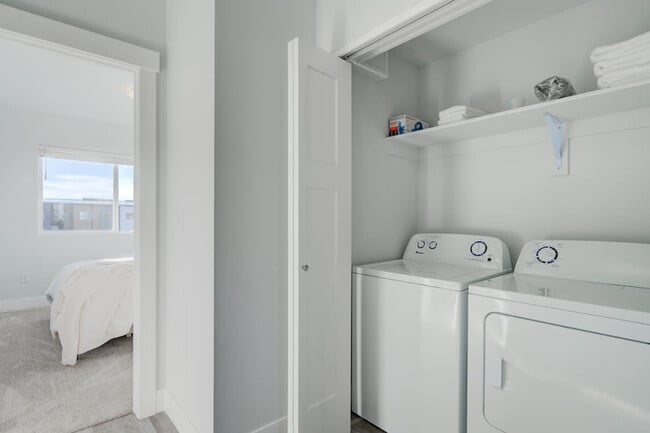 Building Photo - 5242 Fallon St